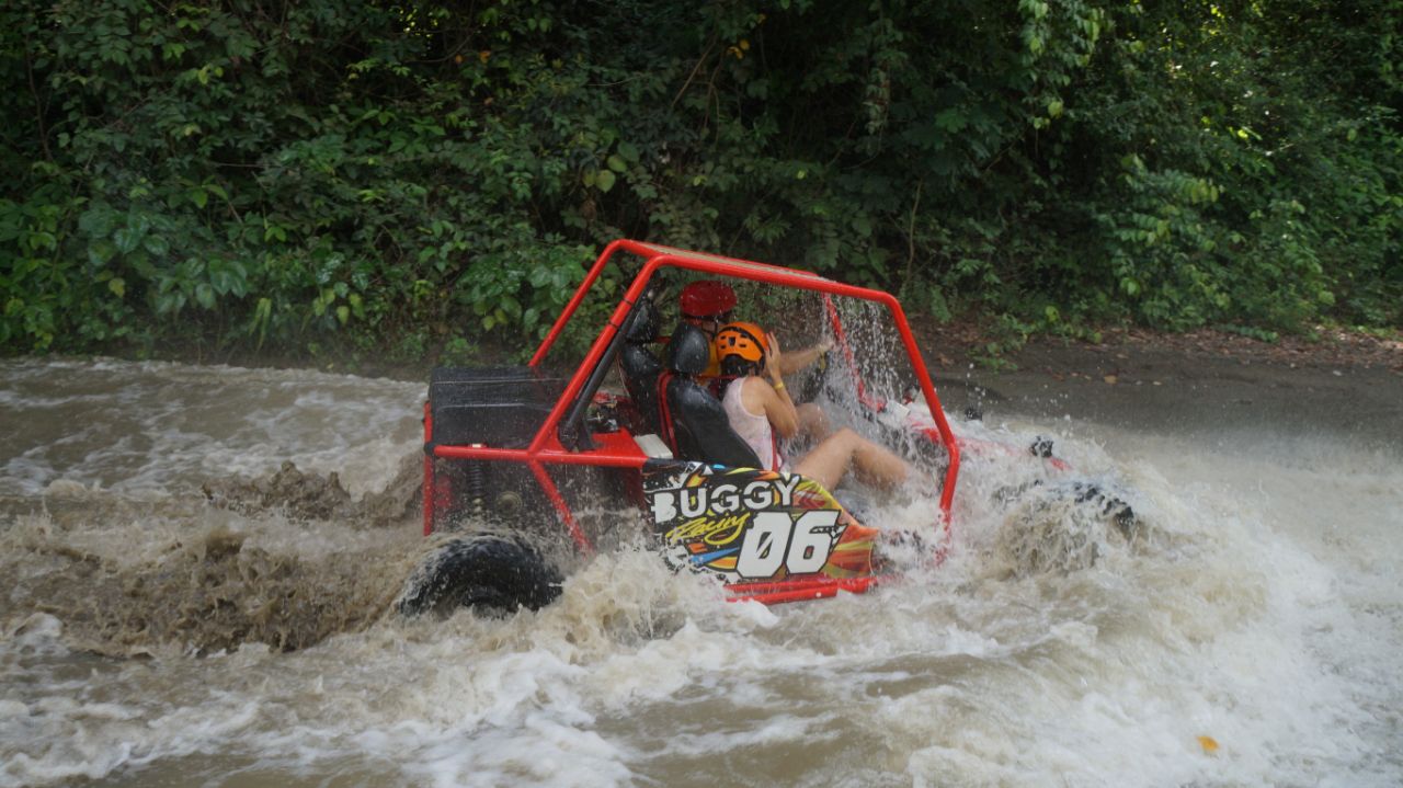 Buggy 06 inmersión extrema en inundación de selva dominicana Puerto Plata